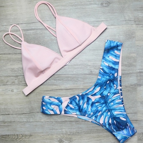 Palm & Pink Bikini - Picture 2 of 4